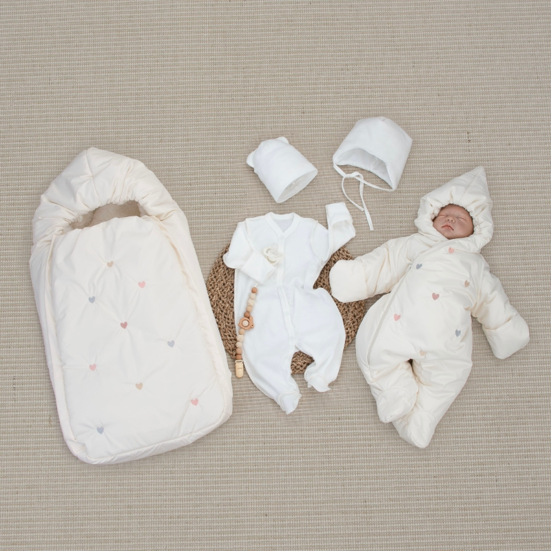 Комплект на выписку 5 предметов "Акварель.Вышивка Сердечки", зимний, молоко Комплект на выписку 5 предметов "Акварель.Вышивка Сердечки", зимний, молоко