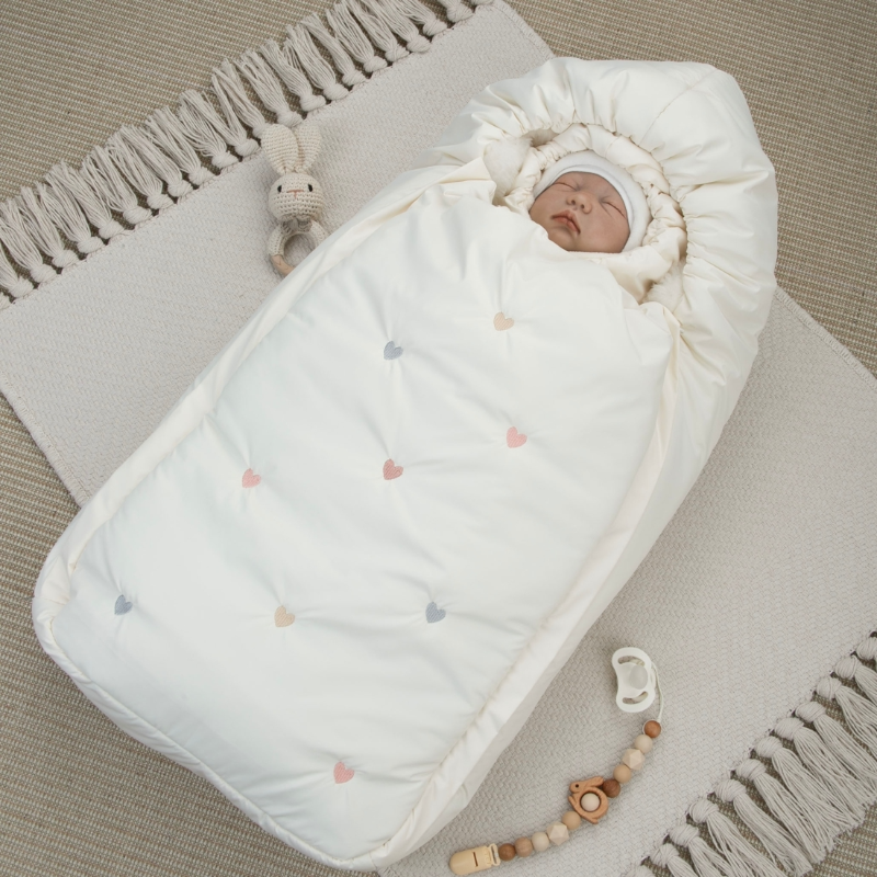 Комплект на выписку 5 предметов "Акварель.Вышивка Сердечки", зимний, молоко Комплект на выписку 5 предметов "Акварель.Вышивка Сердечки", зимний, молоко